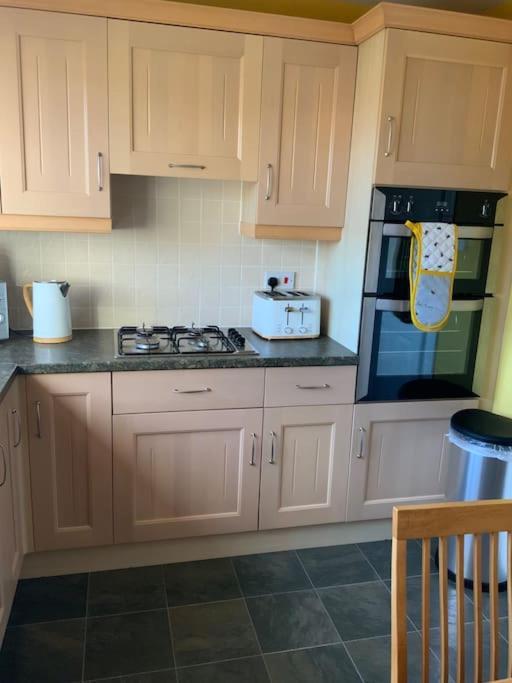 Home From Home, 3 Bedroom House In Hawick Bagian luar foto